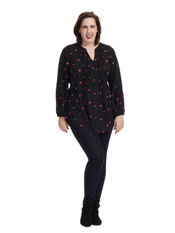Kiss Stain Pintuck Blouse