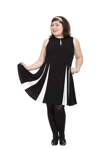 Sleeveless Dress In Contrasting Pleats